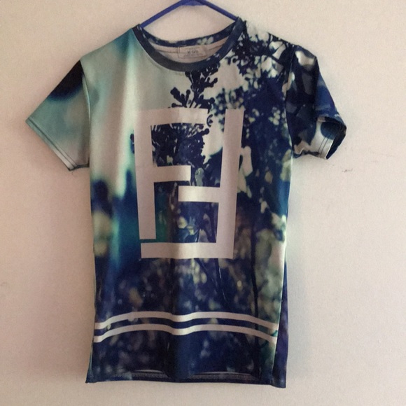 Homme + Femme shirt. Nature scene. Smoke free. - Picture 2 of 2